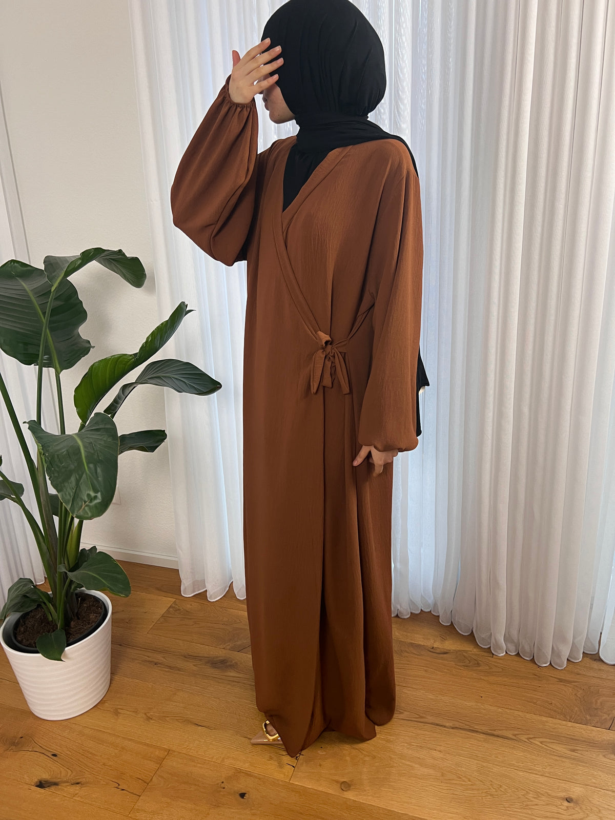 LAYLA Abaya mit seitlichem Knoten - brown